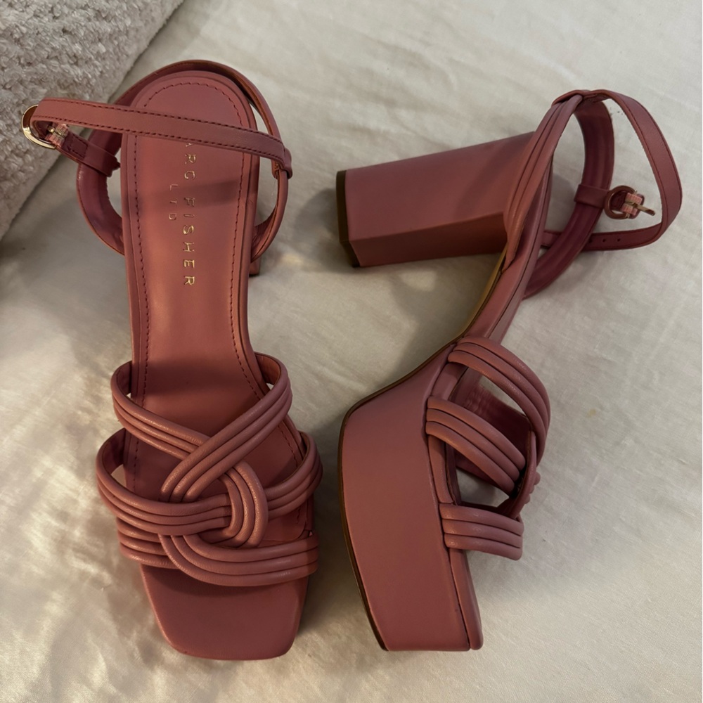 NWT Marc Fisher Mauve Knotted Platform Sandals
